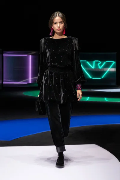 Look 10